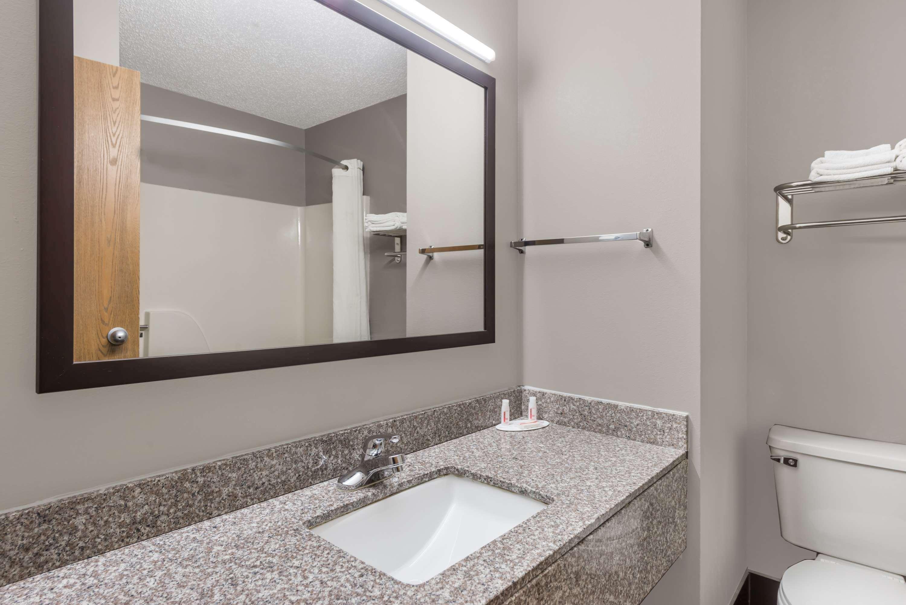 Super 8 By Wyndham West Plains Motel Dış mekan fotoğraf